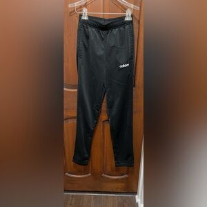 Adidas women’s size small pants . Elastic waist and drawstring. Black with logo.